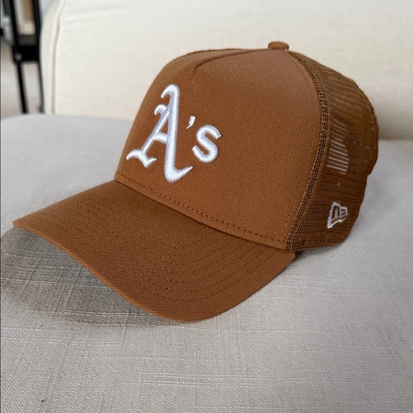 New Era Oakland A’s A-Frame Trucker SnapBack Hat - Picture 1 of 8